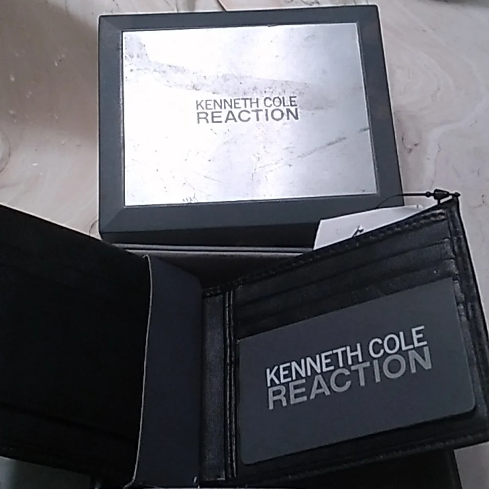 KEY FOB Kenneth Cole Leather Passcase Key Fob NWT